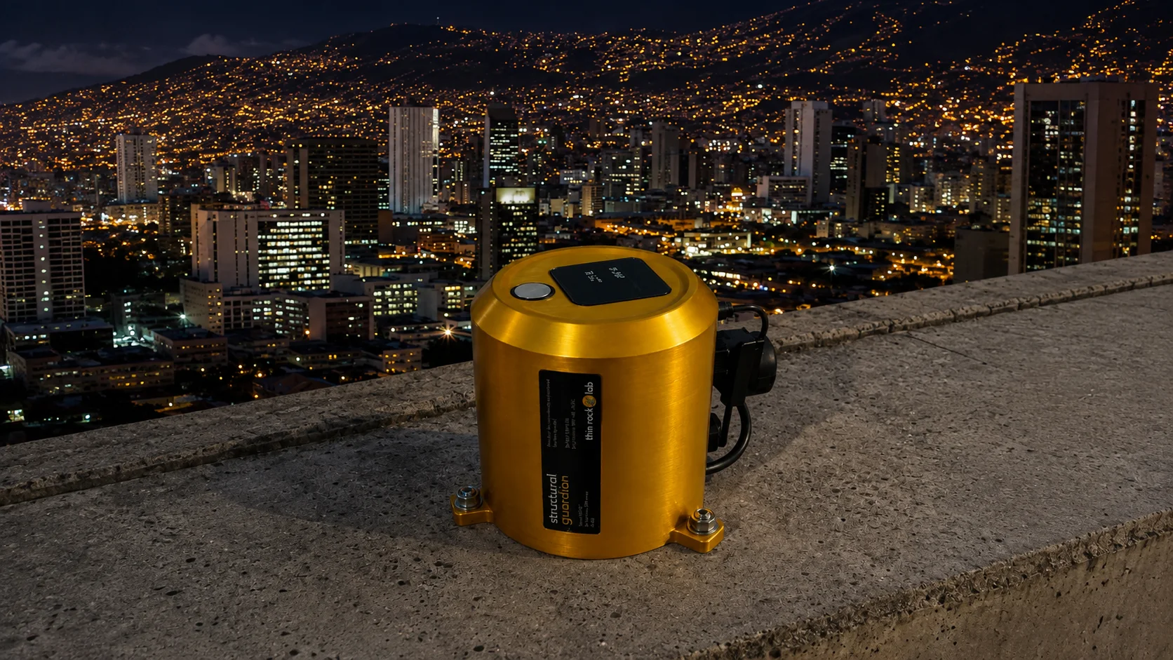 Acelerógrafo R2SMMDII instalado en terreno